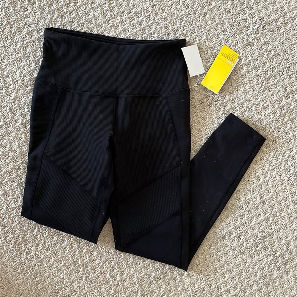NWT Zella Nordstrom High Waist leggings. Black. Size small. 7/8 length